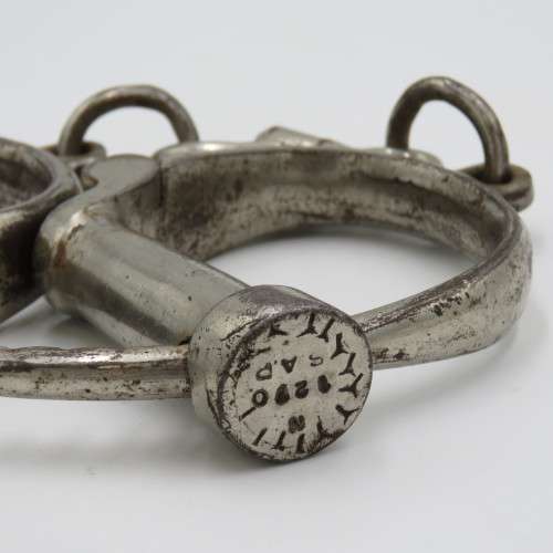 Pair of vintage hand cuffs - No key