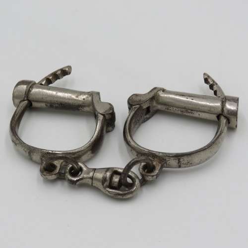 Pair of vintage hand cuffs - No key