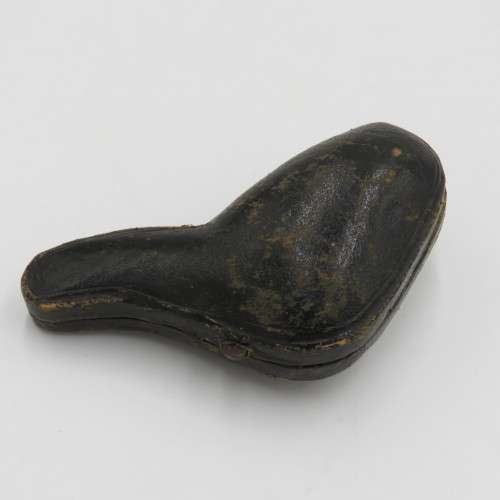 Antique Meerschaum pipe of smoker in case - Damaged mouthpiece