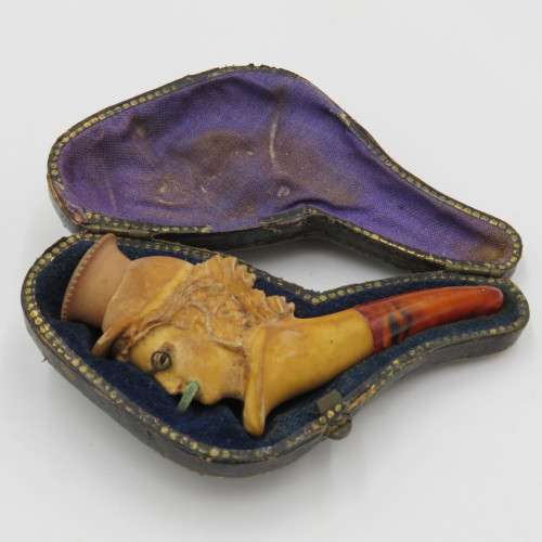 Antique Meerschaum pipe of smoker in case - Damaged mouthpiece