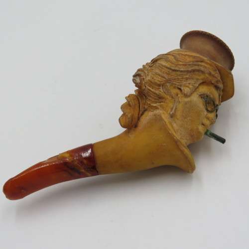 Antique Meerschaum pipe of smoker in case - Damaged mouthpiece