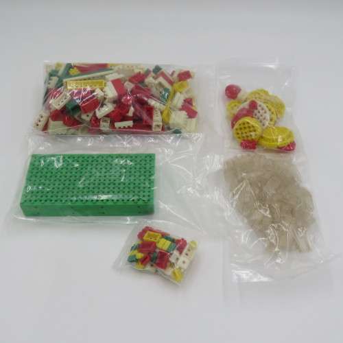 Large lot of vintage plastic building blocks - Smaller then LEGO