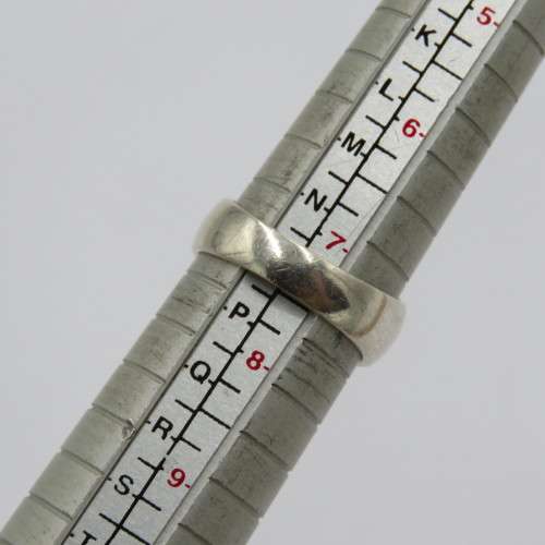 Sterling silver ring with trillion cut glass stone - Weighs 7,1 g - Size O