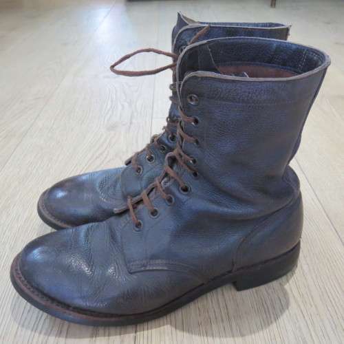 Pair of SADF leather boots - Size 9