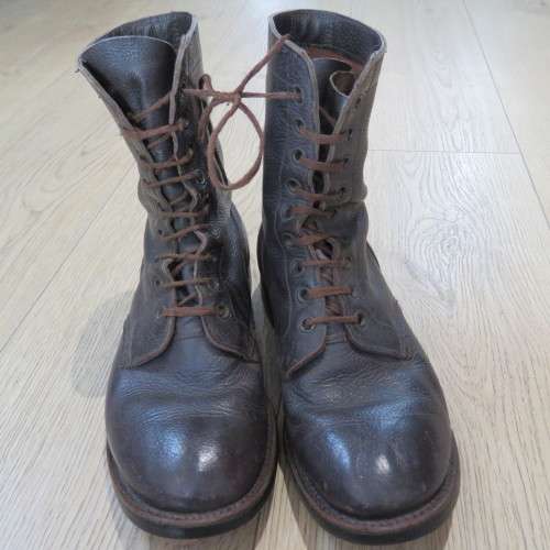 Pair of SADF leather boots - Size 9