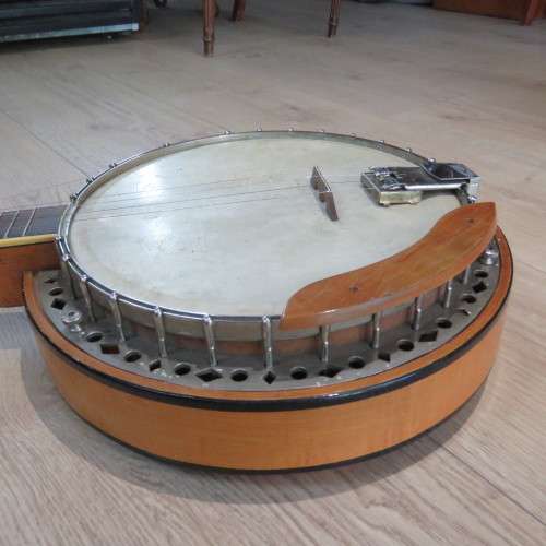Vintage Banjo in case - Some clips missing - But still working - Length 91 cm