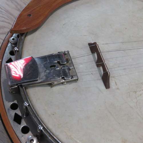 Vintage Banjo in case - Some clips missing - But still working - Length 91 cm