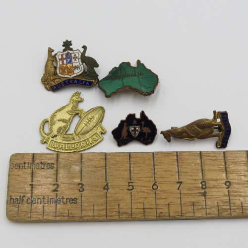 Lot of vintage Australia Rugby and other badges
