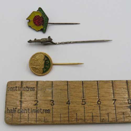 Lot of vintage Australia Rugby and other badges