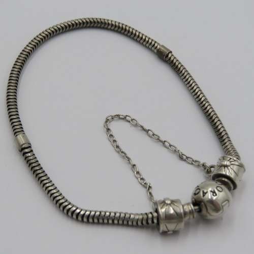Sterling silver Pandora charm bracelet - Weighs 13,5 g - Length 22 cm