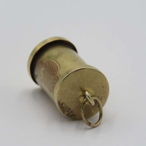 9kt Gold pendant with South African 10 shillings banknote folded inside - Weighs 2,6 grams