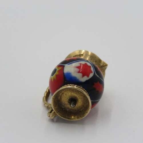 9kt Gold pitcher pendant with glass bead - Weighs 7,0 grams