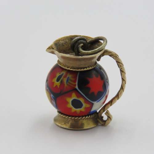 9kt Gold pitcher pendant with glass bead - Weighs 7,0 grams