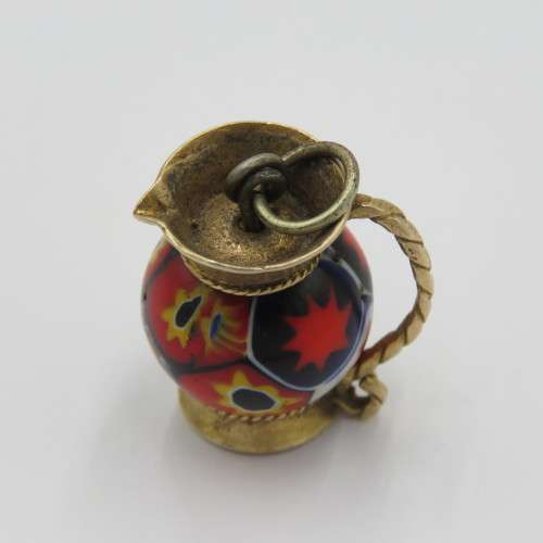 9kt Gold pitcher pendant with glass bead - Weighs 7,0 grams