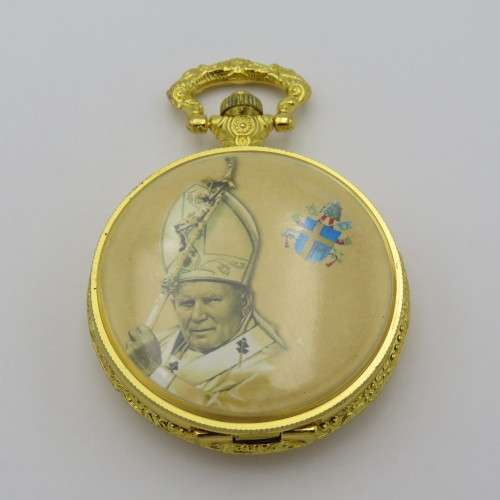 Full hunter quartz pocketwatch with Pope design - Needs battery