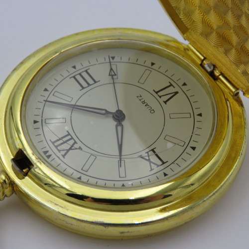 Full hunter quartz pocketwatch - Needs battery