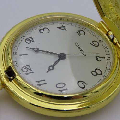 Two Tone Full hunter quartz pocketwatch - Needs battery