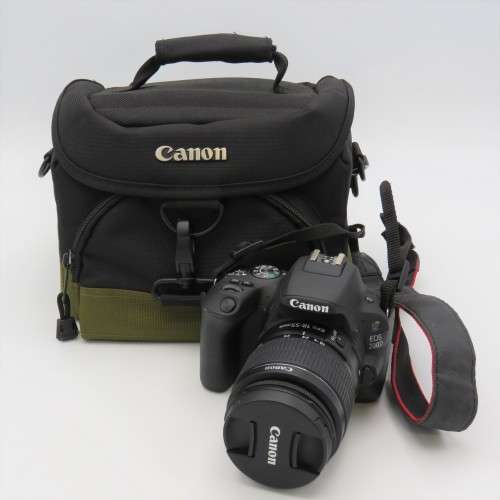 Canon EOS 200D digital camera with 18-55mm lens - in Canon pouch - Needs battery