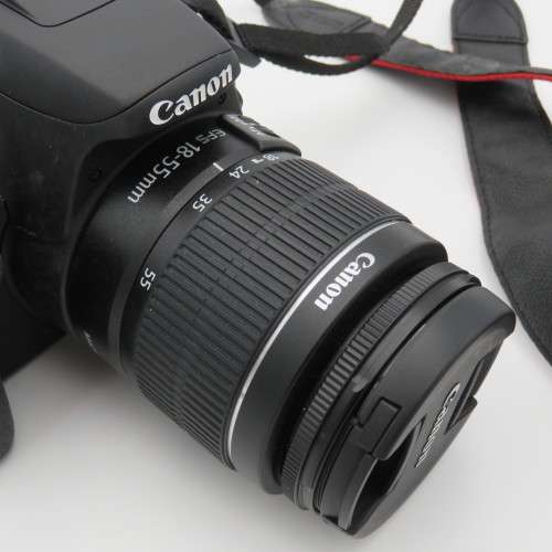 Canon EOS 200D digital camera with 18-55mm lens - in Canon pouch - Needs battery
