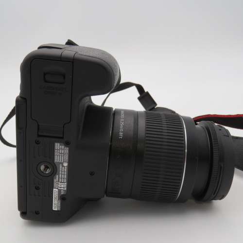 Canon EOS 200D digital camera with 18-55mm lens - in Canon pouch - Needs battery