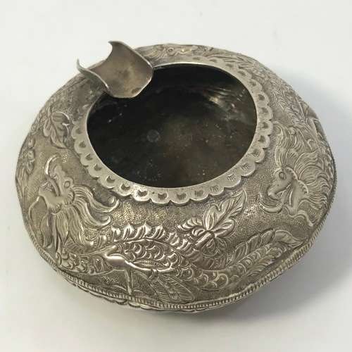 Vintage Malaysian silver ashtray with footpiece for matchbox booklet - Weighs 49grams