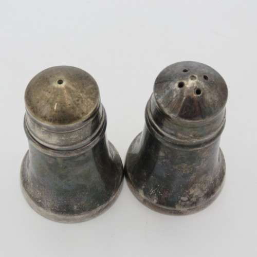 Set of salt and pepper shakers - Silverplated