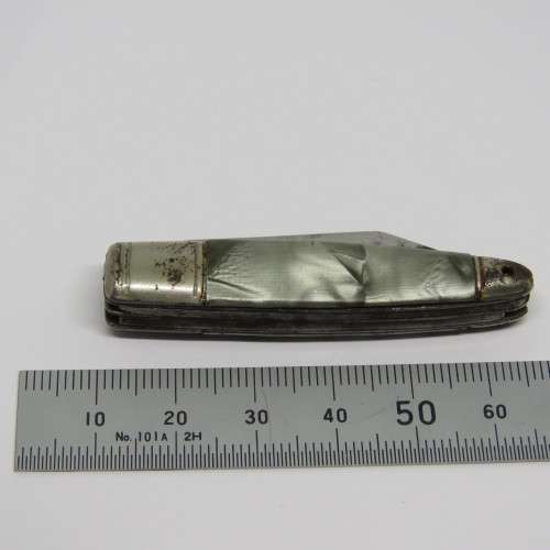 Vintage Richards mini pocket knife with opener and screwdriver