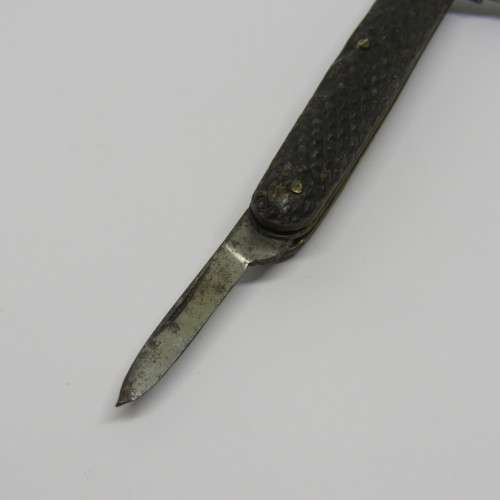 Vintage 2 blade pocket knife with damaged horn handles