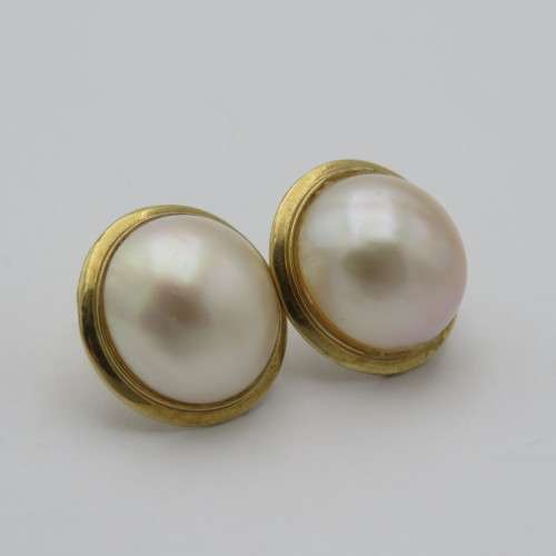 9kt Gold Mabe pearl earrings - Weighs 4,3 grams
