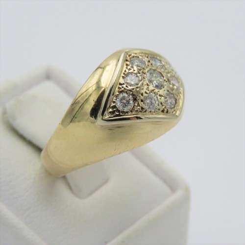 9kt Gold ring with diamond - appr. 0,40ct in total - Weighs 4,1 grams - Size O
