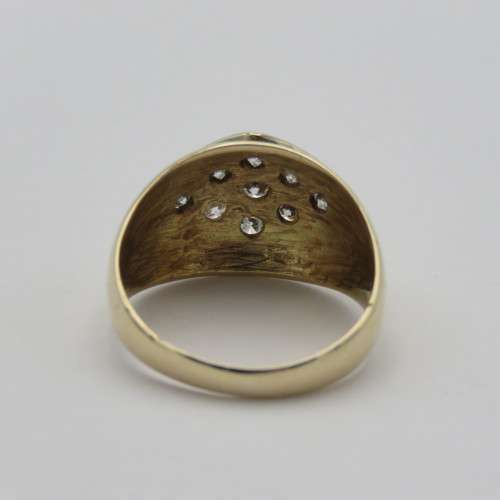 9kt Gold ring with diamond - appr. 0,40ct in total - Weighs 4,1 grams - Size O