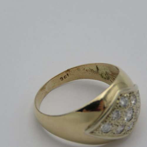 9kt Gold ring with diamond - appr. 0,40ct in total - Weighs 4,1 grams - Size O