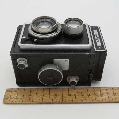 Zeiss Ikon Ikoflex twin lens reflex camera - Advance lever broken