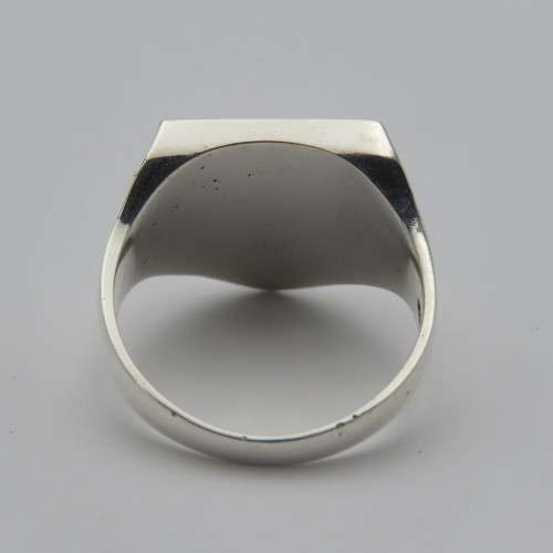 Sterling silver ring with SADF 32 Battalion crest - Weighs 12,8 g - Size Y