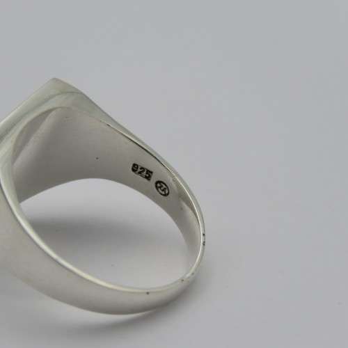 Sterling silver ring with SADF 32 Battalion crest - Weighs 12,8 g - Size Y