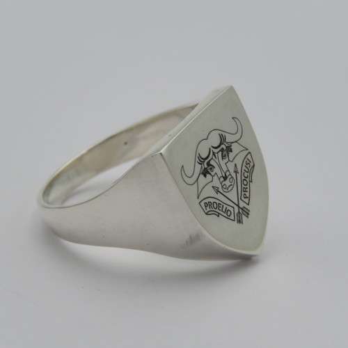Sterling silver ring with SADF 32 battalion crest - Size W - Weighs 12,8 g