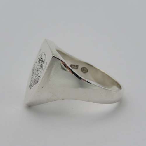 Sterling silver ring with SADF 32 battalion crest - Size W - Weighs 12,8 g