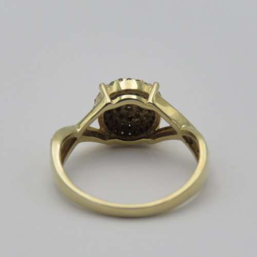 9kt Yellow gold diamond ring with 53 diamonds - Weighs 3,0 g - Size N
