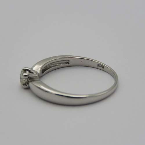 9kt White gold diamond ring - appr. 0,24ct - Weighs 2,8 g - Size O 1/2