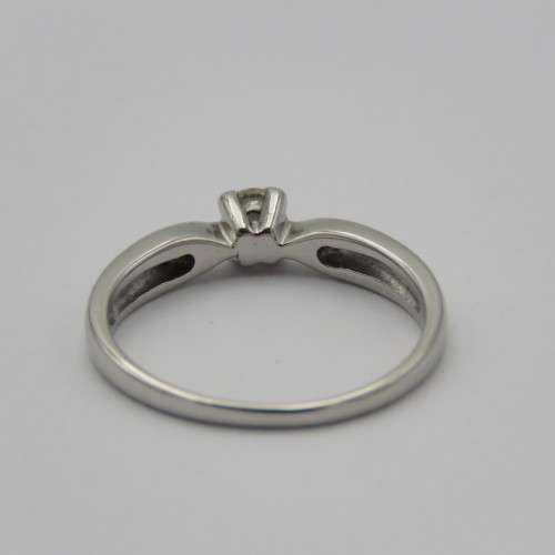 9kt White gold diamond ring - appr. 0,24ct - Weighs 2,8 g - Size O 1/2