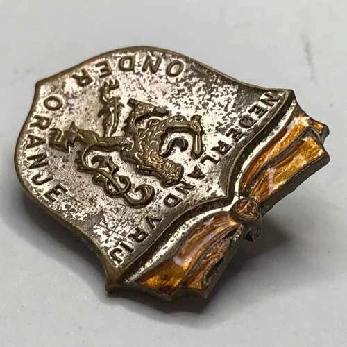 Vintage Nederland Vrij Onder Oranje pin badge