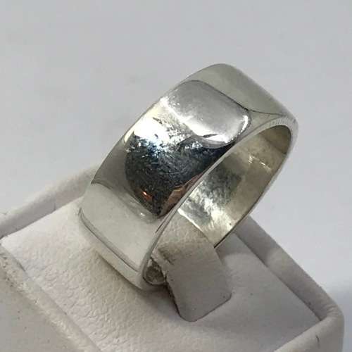 Sterling Silver mens ring - weighs 8,0g - size S/9
