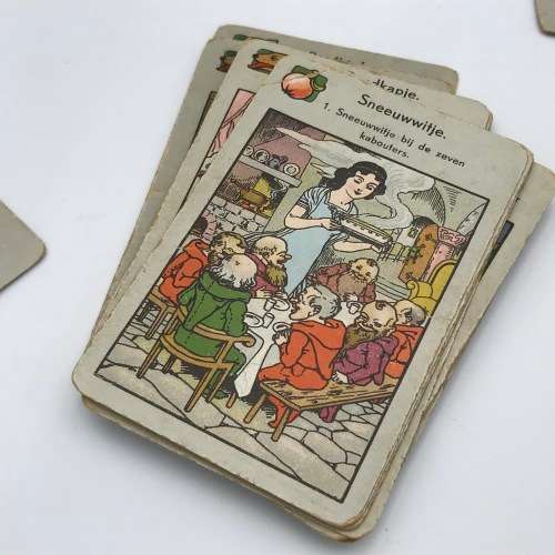 Set of 8 Dutch Rhymes story cards - 4 per story