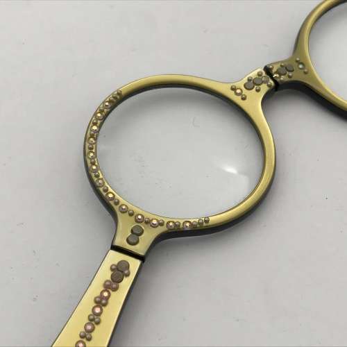 Foldable reading glasses / magnifying glass