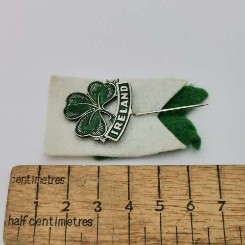 Vintage Ireland Rugby pin badge
