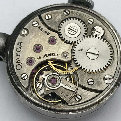 1935 Omega ladies watch - working - strap lug broken - serial 8302817 - engraved backplate - 2cm