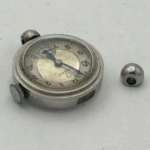 1935 Omega ladies watch - working - strap lug broken - serial 8302817 - engraved backplate - 2cm