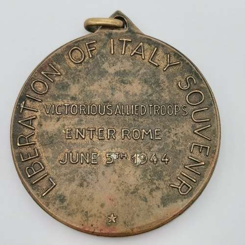 WW2 Liberation of Italy souvenir medallion-Given to troops who took part in the invasion of Rome `44