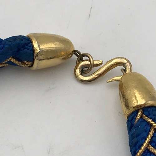 Costume jewellery necklace with shell shaped pendant - 35cm