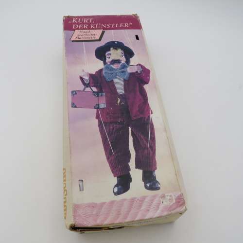 Kurt der Kunstler Marionette in box